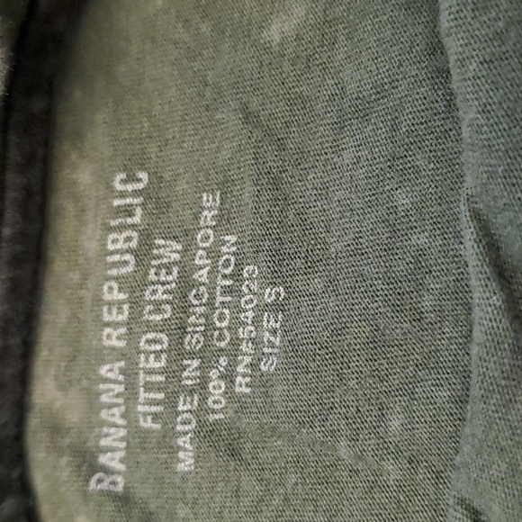 🦋Banana Republic 100% Cotton Mottled Army Green Fitted Crew Tee - Picture 4 of 4